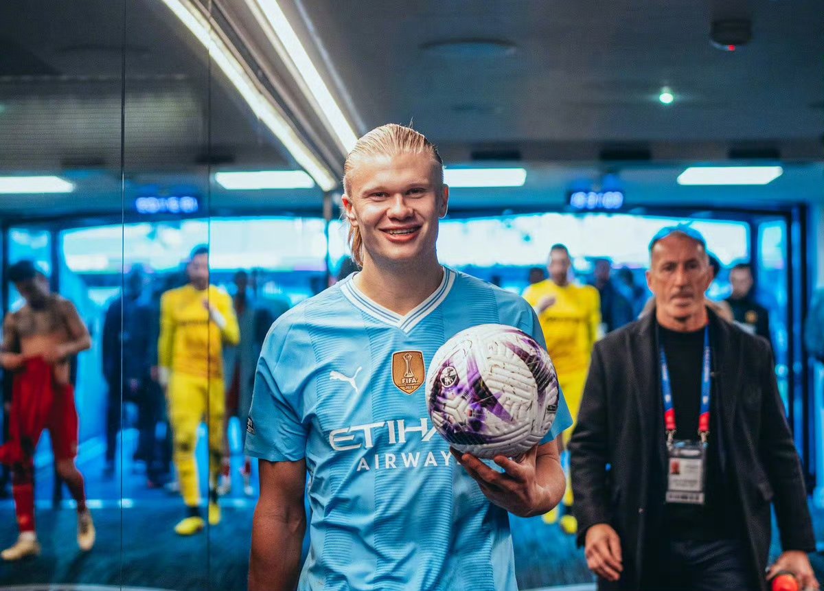 曼城球员在重要比赛中发挥出色的简单介绍