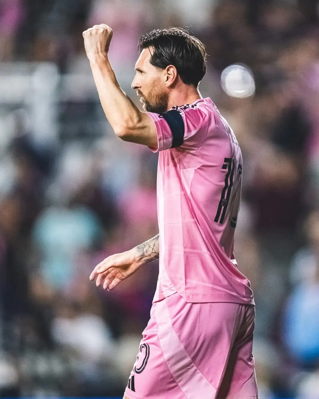 包含梅西梅开二度，巴萨-大胜皇家社会的词条