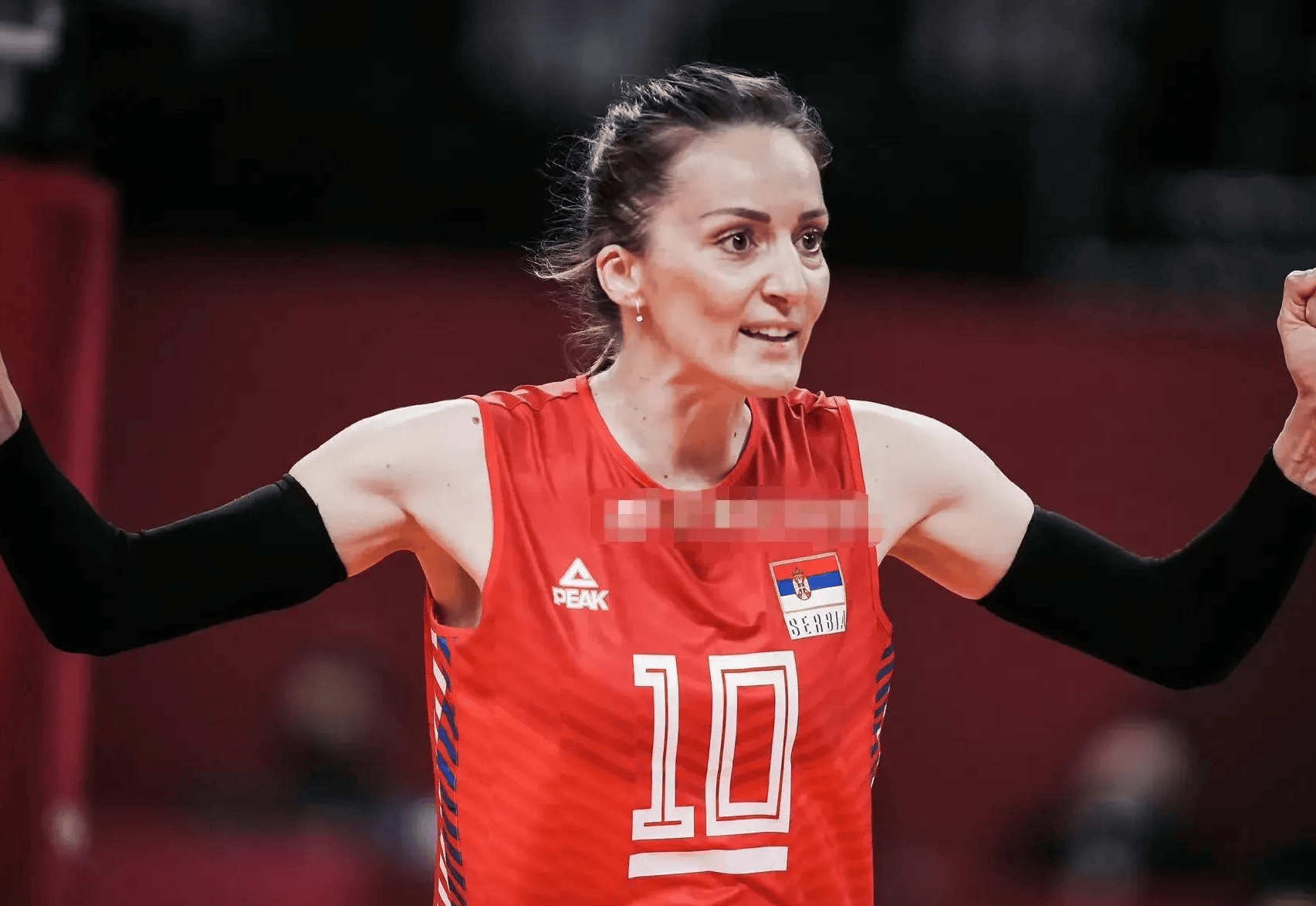 包含法国队横扫韩国队，黄鸭组合高光表现的词条