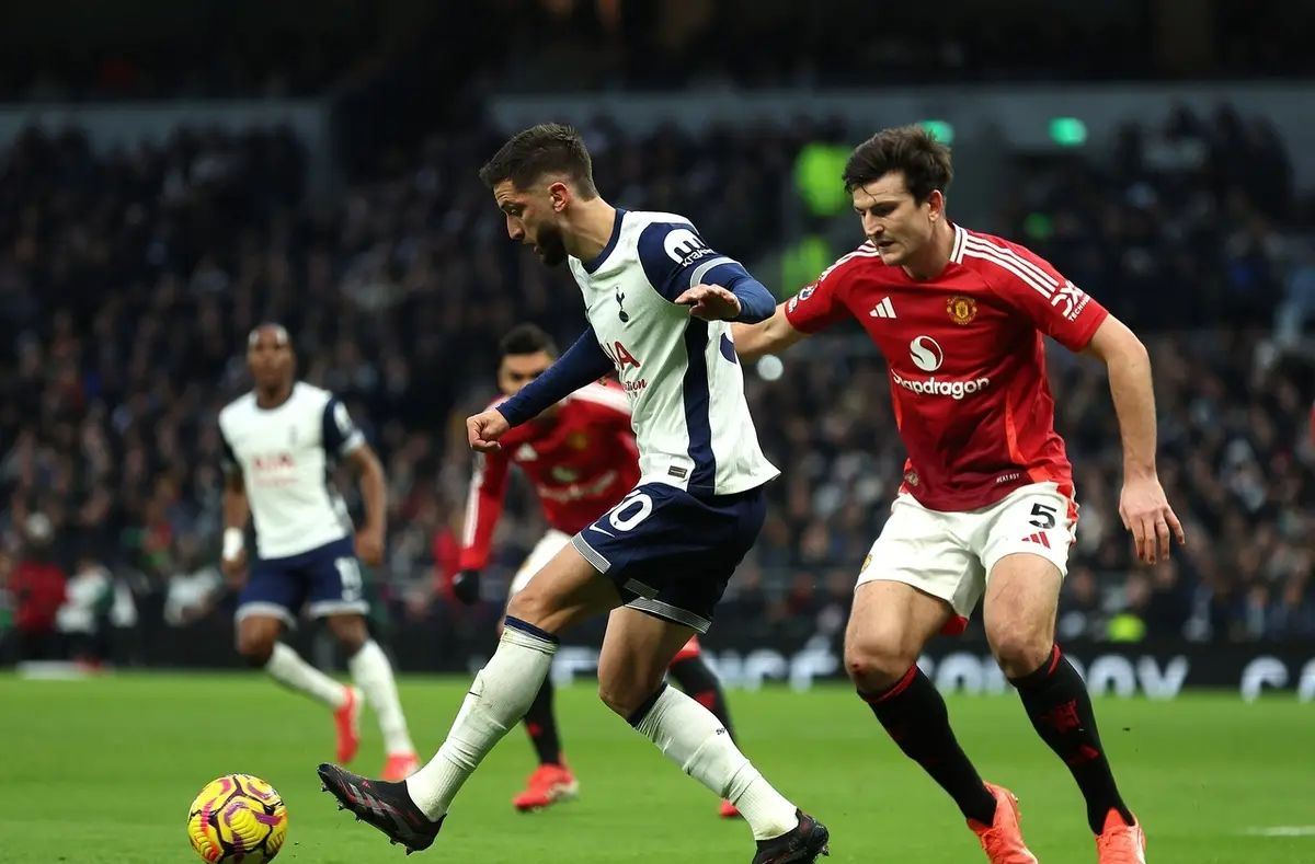 热刺前锋爆发：三连胜助球队冲顶的简单介绍