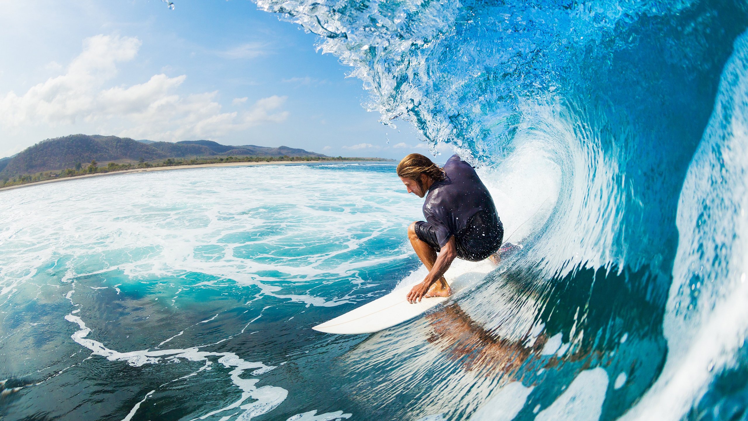 魔术完胜青岛队，王哲林点燃赛场，一场技术与激情的完美交响