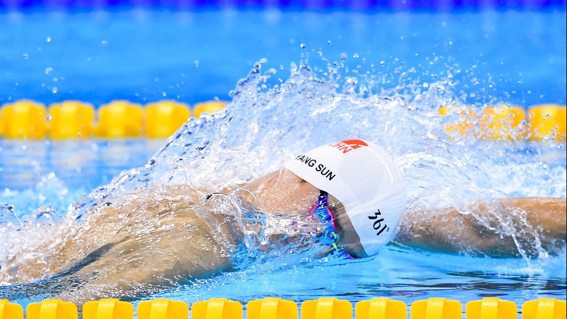 法网碾压ATP总决赛，阿尔卡拉斯高光表现背后的时代意义